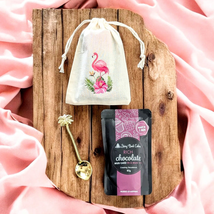 Flamingo Gift Bag with 1 Mud Cake in a mug + a cute spoon