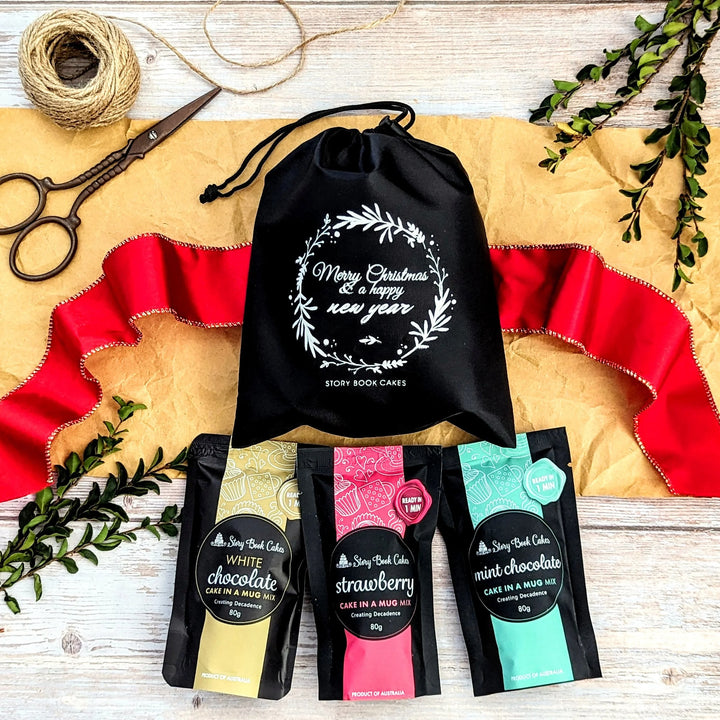 Merry Christmas Wreath gift bag with 3 x Mud Cake in a Mug