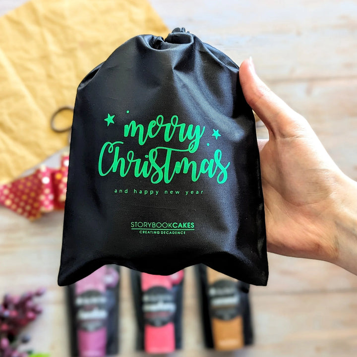 Merry Christmas Green gift bag with 3 x Mud Cake in a Mug