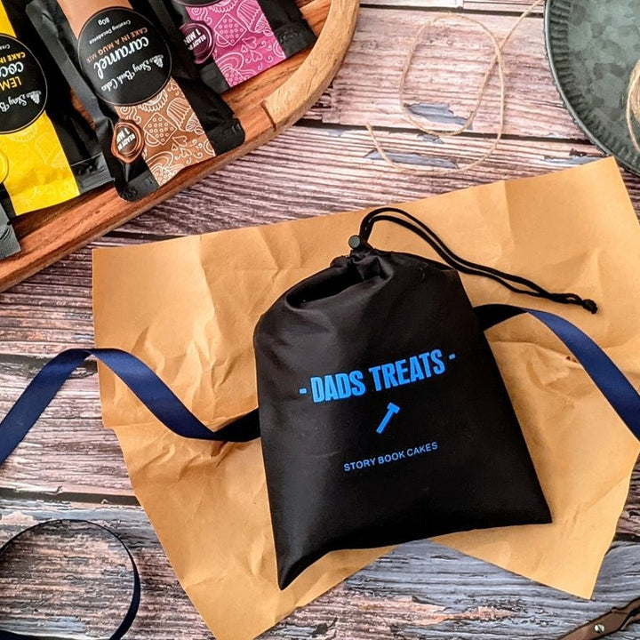 Spoon & Dad's Treats Bag - Reusable gift bag with 3 x Mud Cake in a Mugs