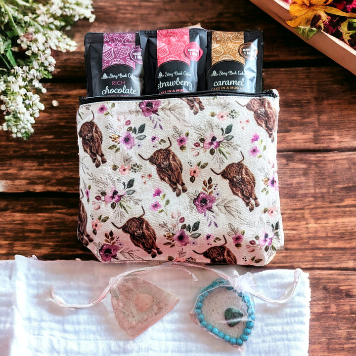 Highland Cow Gift Set - 3 x Mud Cake in a Mug, plus bracelet and heart