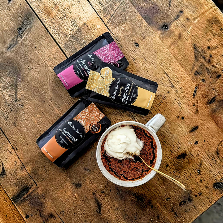 Classic Bow Gift Box with 8 x Mud Cake in a Mug, hand pick your flavours