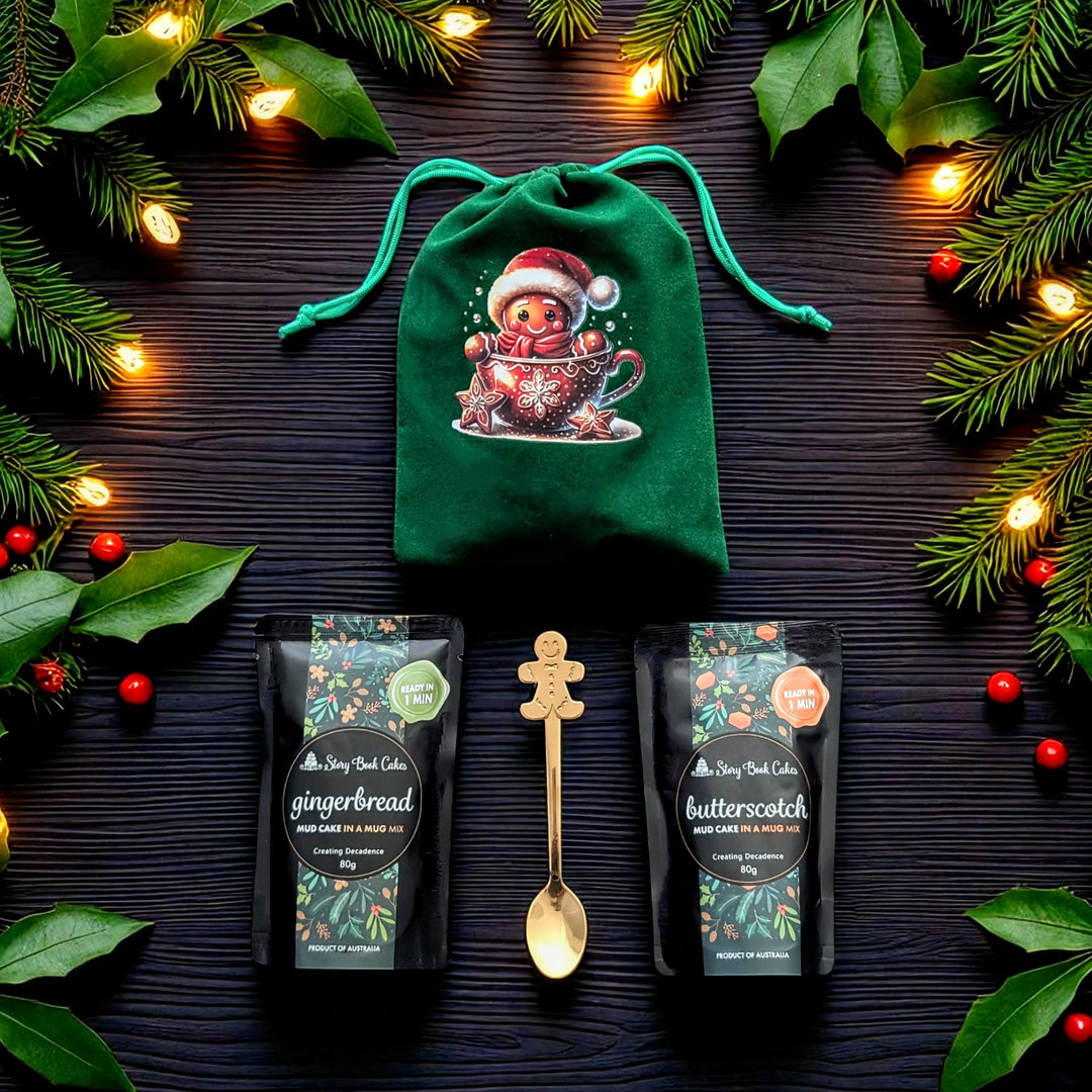 Green Gingerbread Bag with 2 Christmas Mud Cake in a mugs + a cute gold spoon
