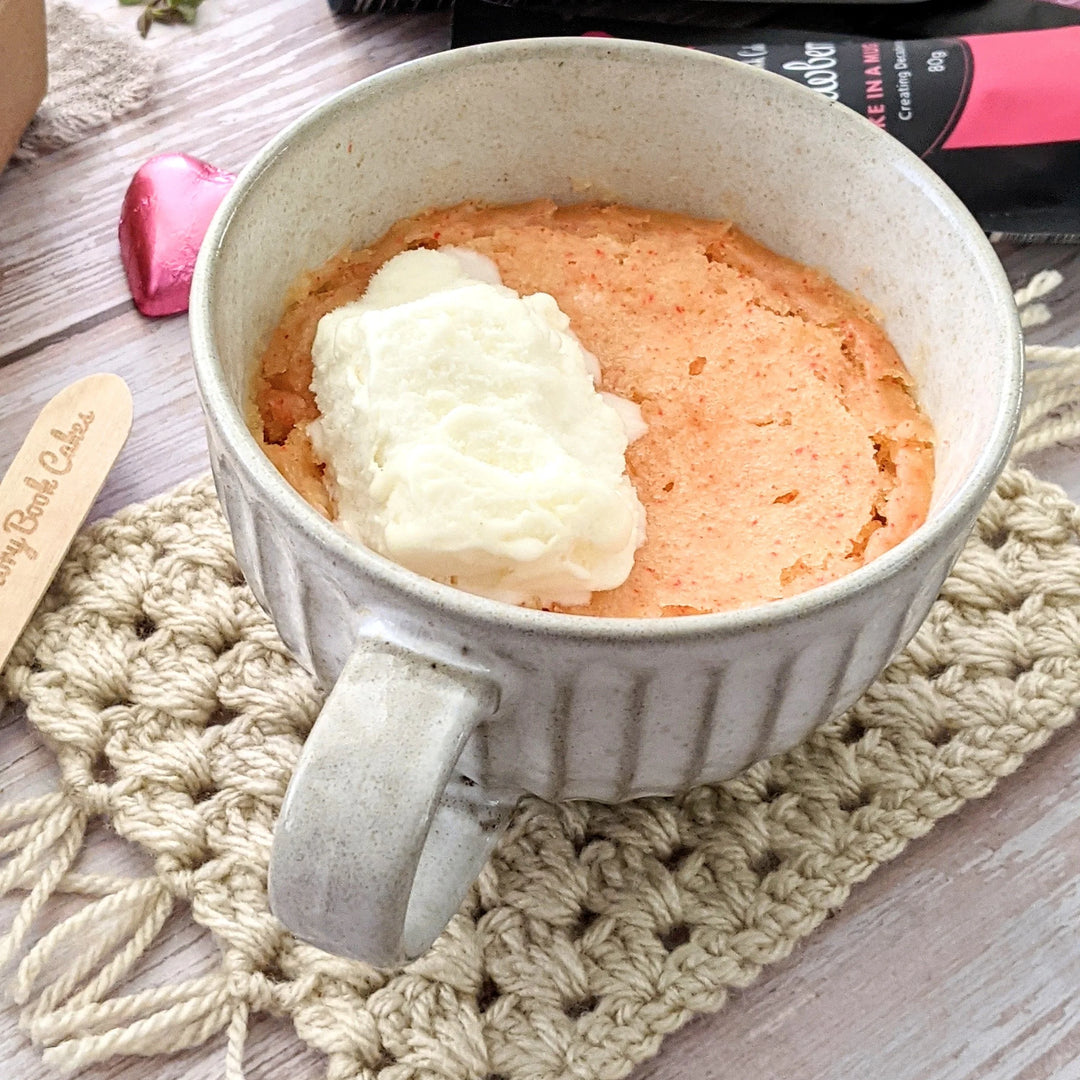 Strawberry Mud Cake in a Mug 80g